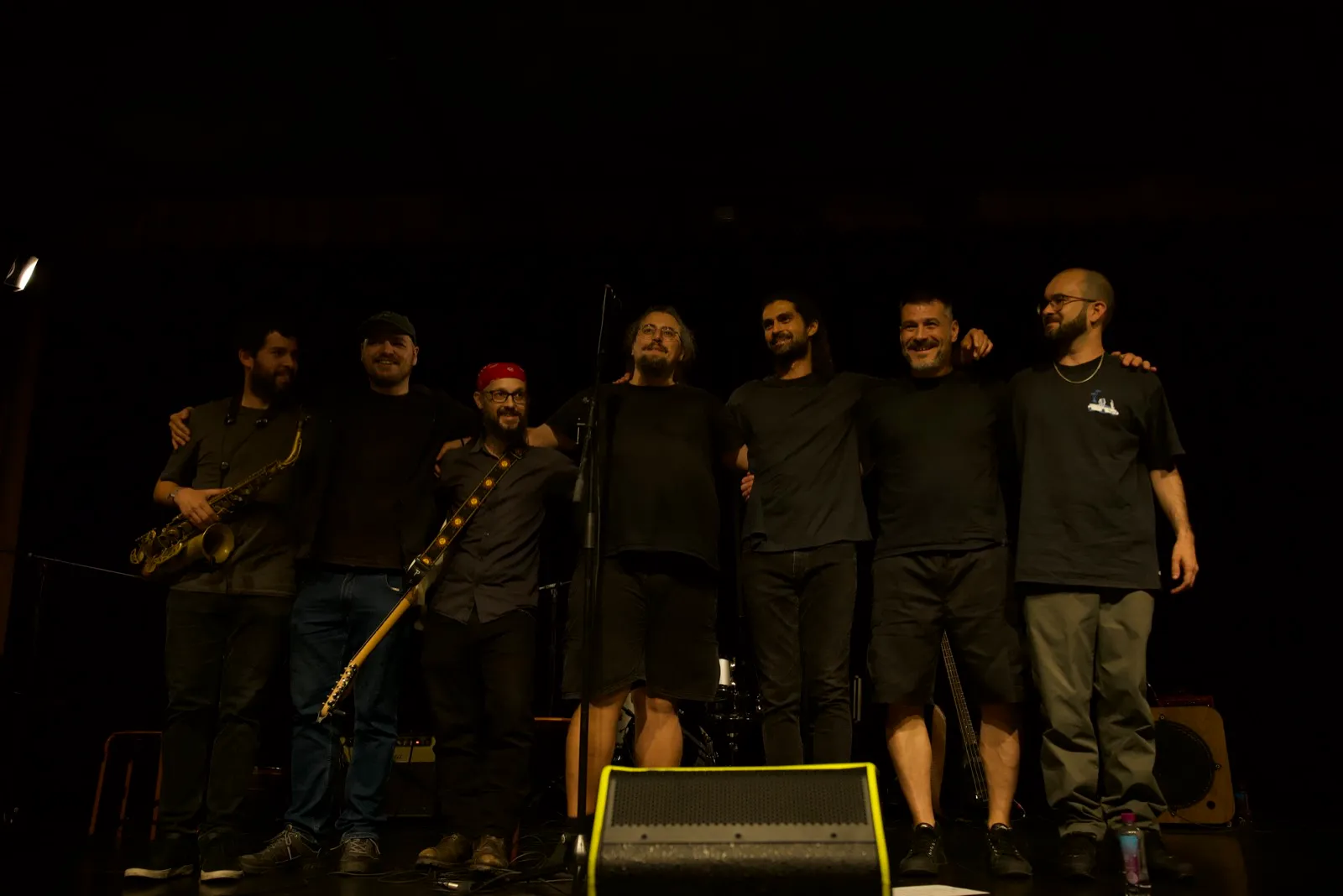 Rui Luís e banda juntos no final do concerto